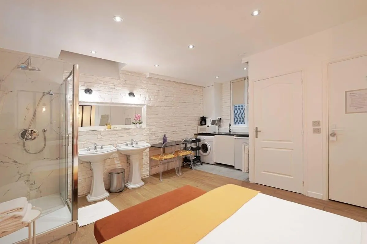 Cosy And Modern Updated Studio باريس